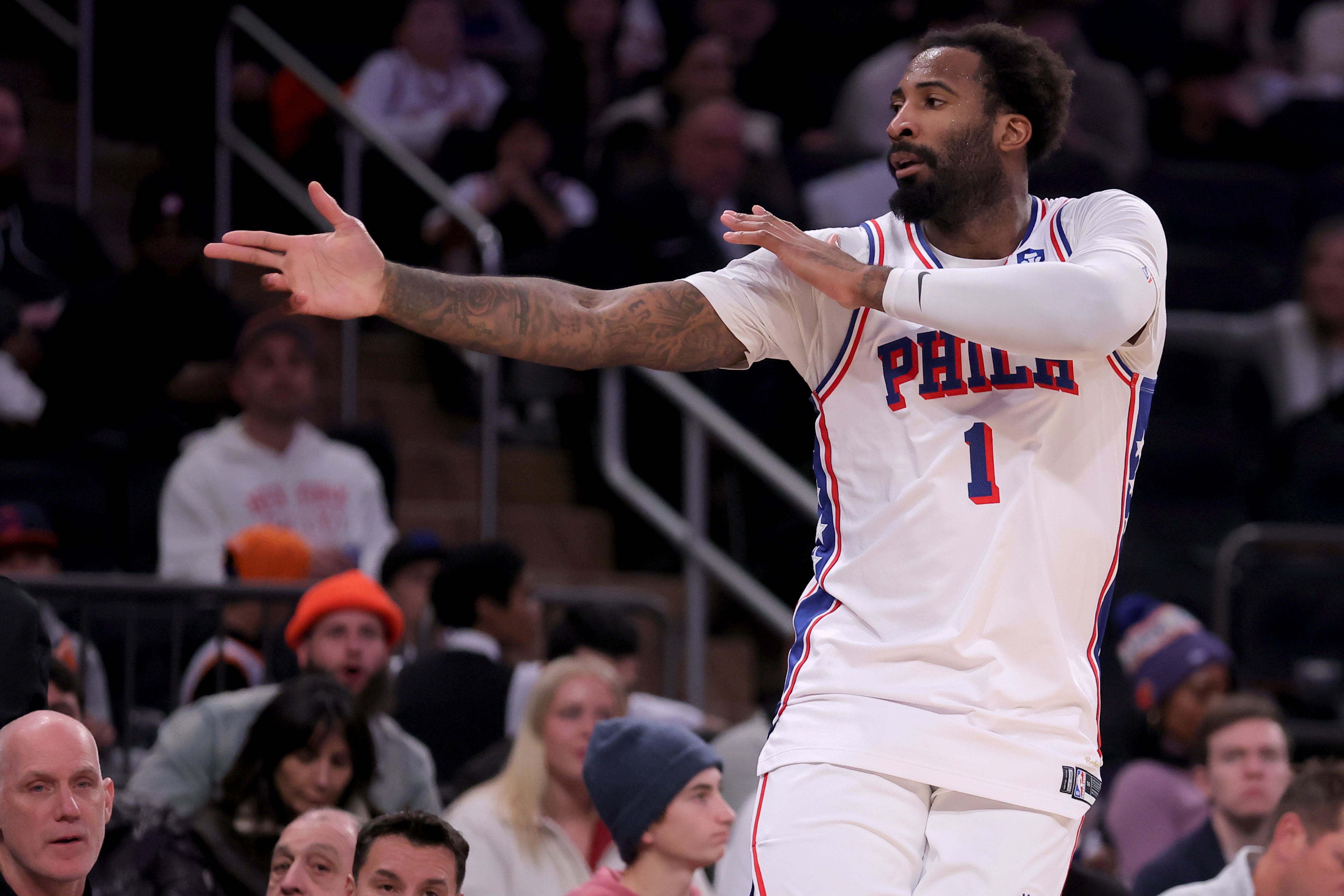 开云体育官网登录入口-美记：球队考虑转正巴洛和贾巴里·沃克 曾想过交易庄神